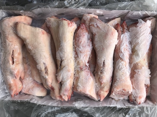 Dựng Trước (Móng Giò Heo) 