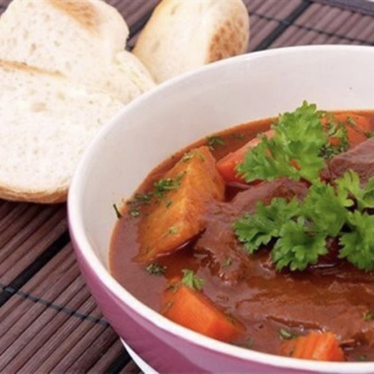 Sườn bò hầm rượu vang